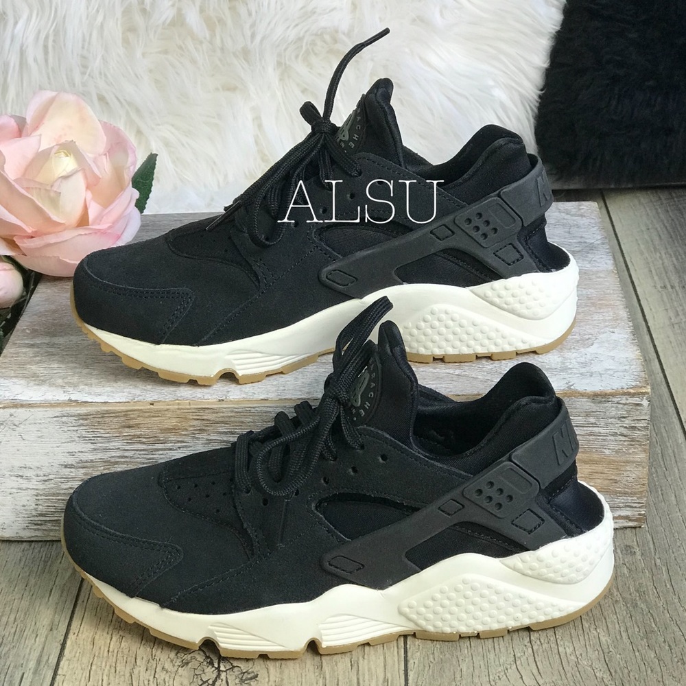 Nike Air Huarache Run Suede Black Deep White W - Picture 2 of 8